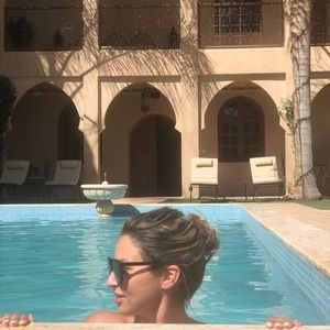 Meet your Posher, Nawel